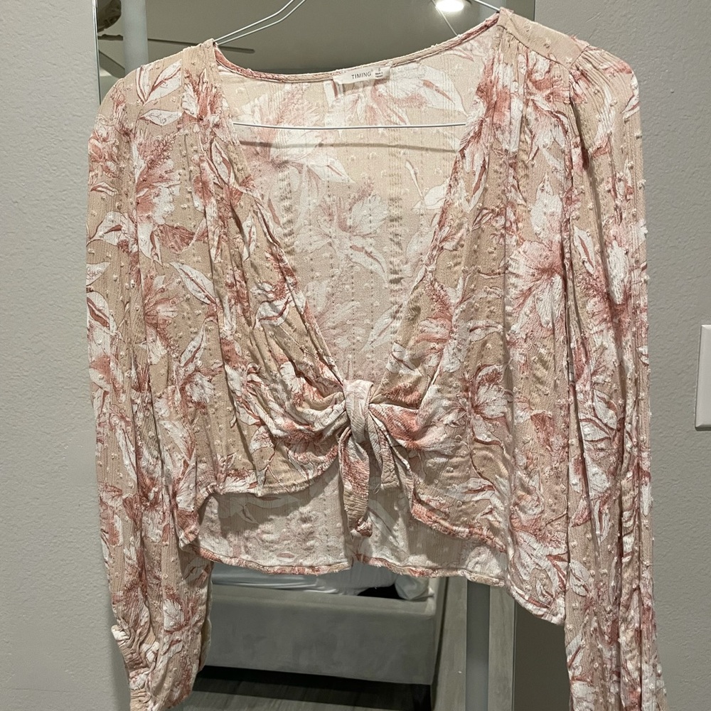 Tie knot top